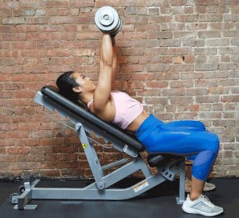 fitnessbank oefening incline dumbbell chest press